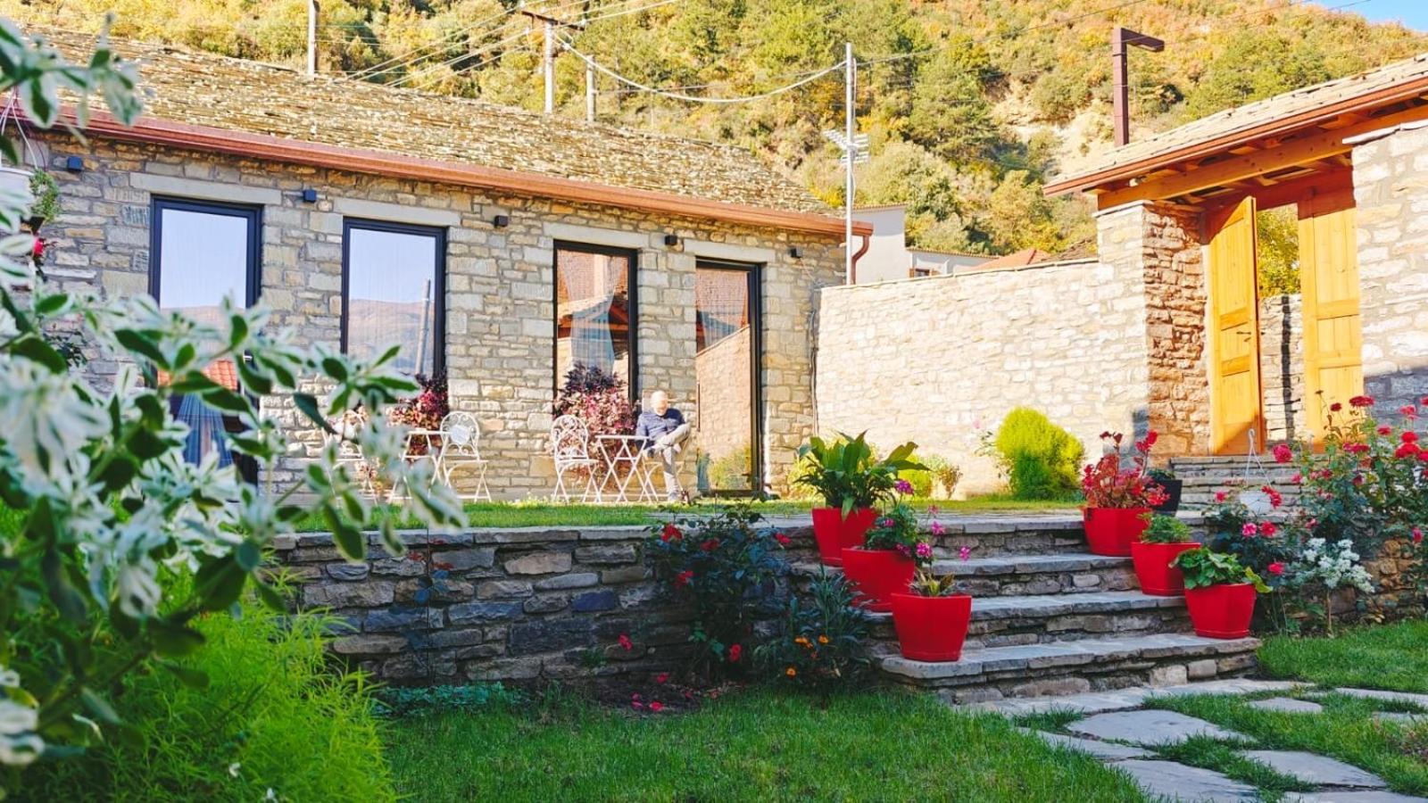 Gogo Moustache Guest House Përmet Exterior foto